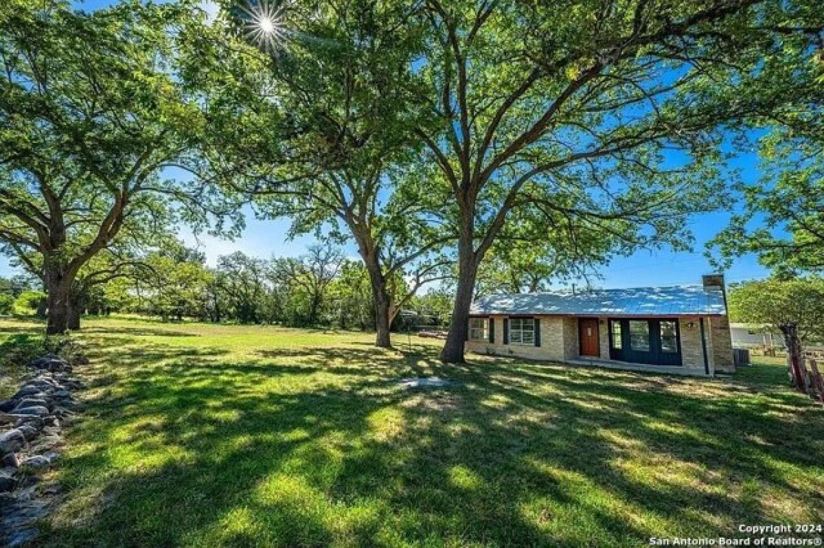 Picture of Home For Sale in Leakey, Texas, United States