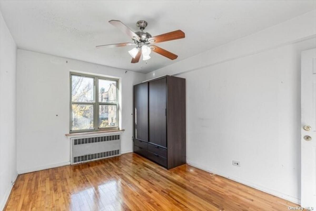 Picture of Home For Sale in Jackson Heights, New York, United States