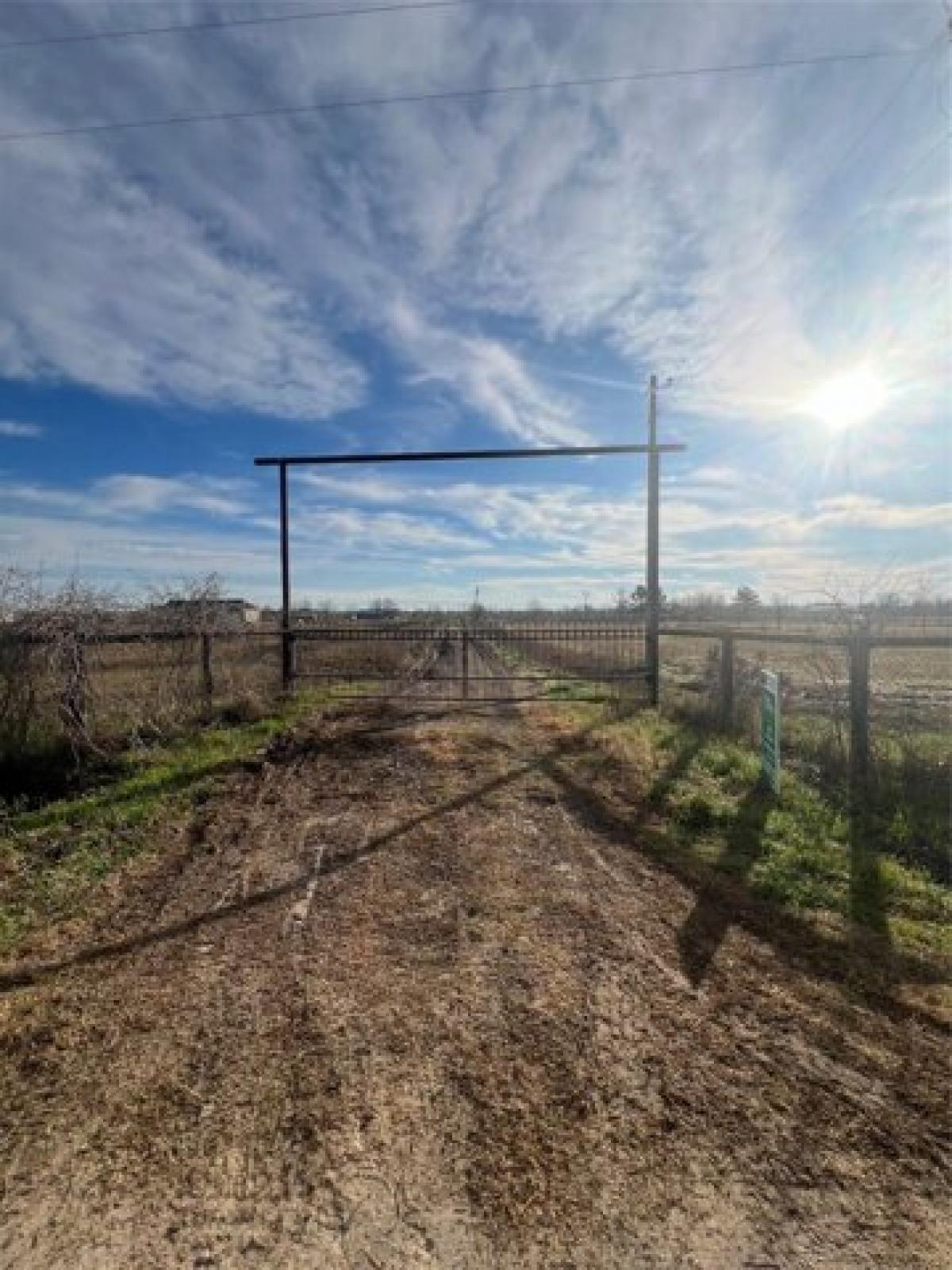 Picture of Residential Land For Sale in Dayton, Texas, United States