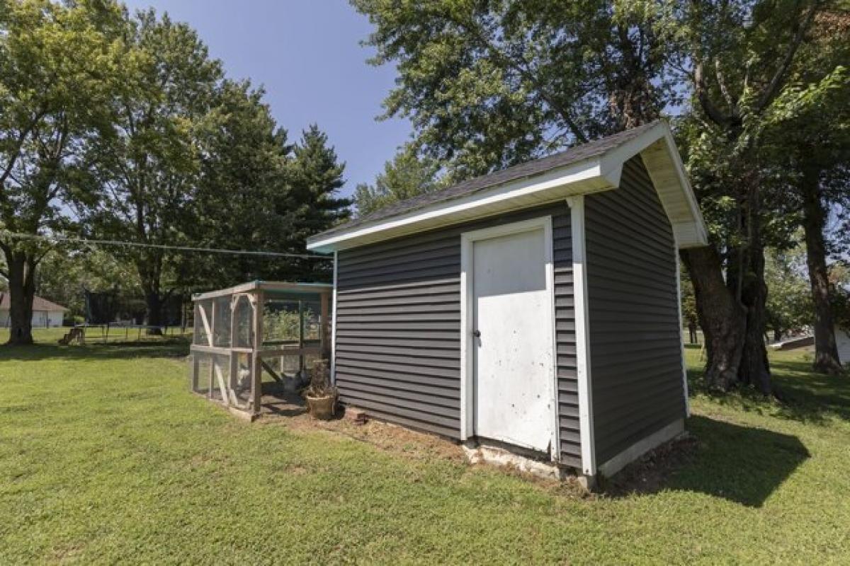 Picture of Home For Sale in Salisbury, Missouri, United States