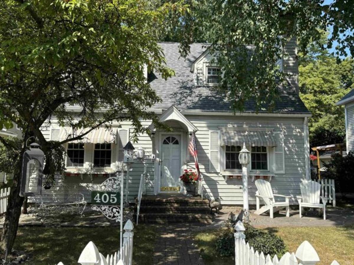 Picture of Home For Sale in Middlebury, Indiana, United States