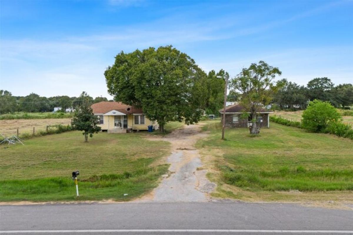 Picture of Residential Land For Sale in Hempstead, Texas, United States