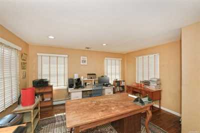 Home For Sale in Wantagh, New York