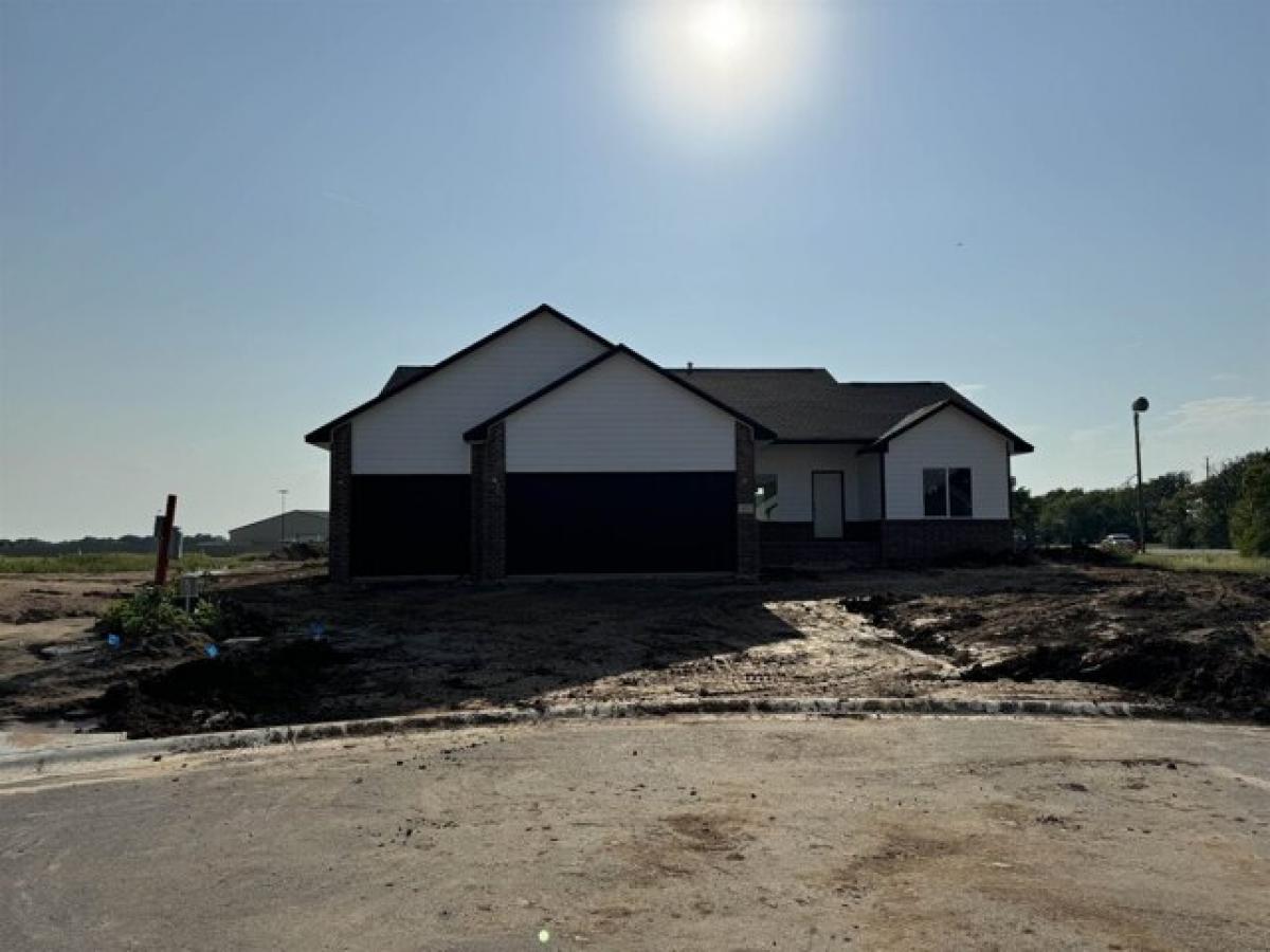 Picture of Home For Sale in Derby, Kansas, United States