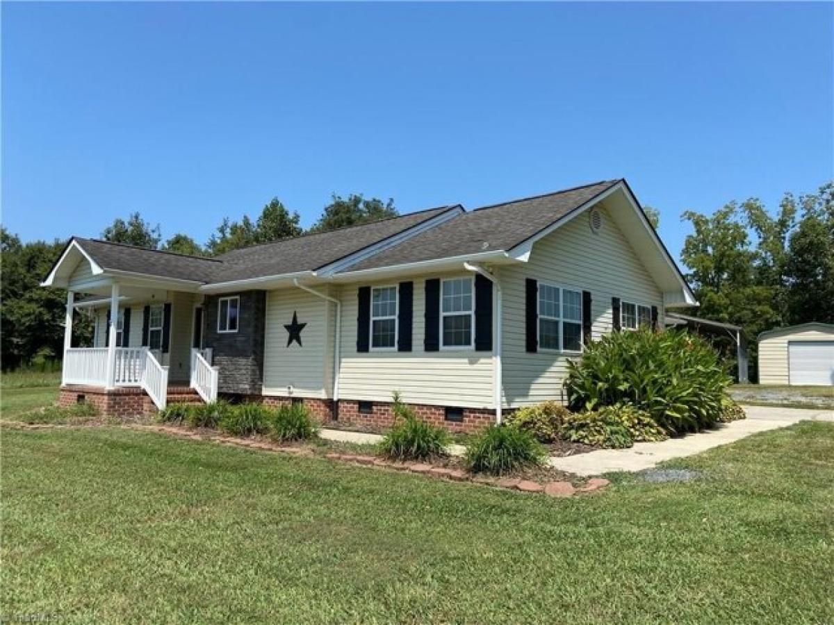 Picture of Home For Sale in Seagrove, North Carolina, United States