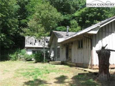 Home For Sale in Newland, North Carolina