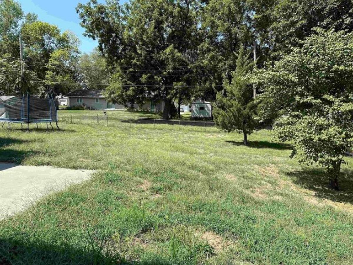 Picture of Home For Sale in Falls City, Nebraska, United States