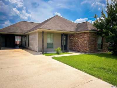 Home For Sale in Gonzales, Louisiana