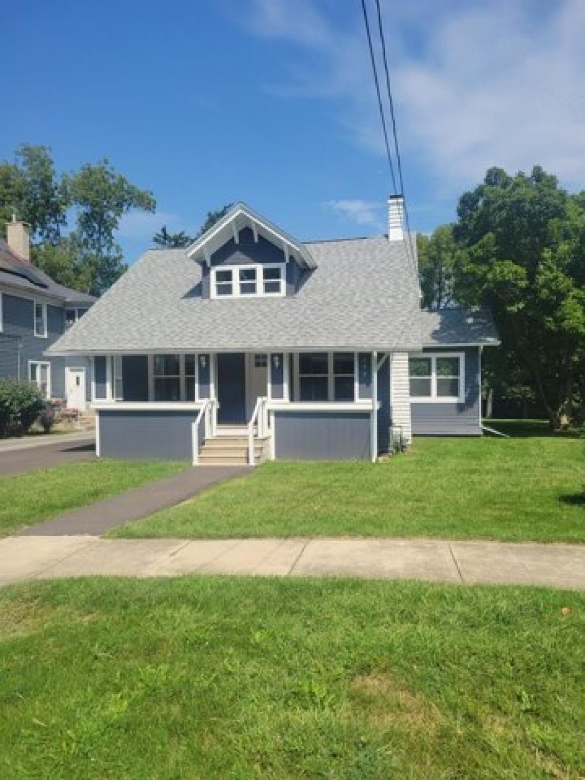 Picture of Home For Sale in Aurora, Illinois, United States