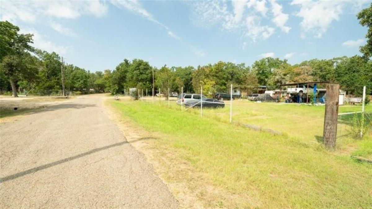 Picture of Home For Sale in Rockdale, Texas, United States