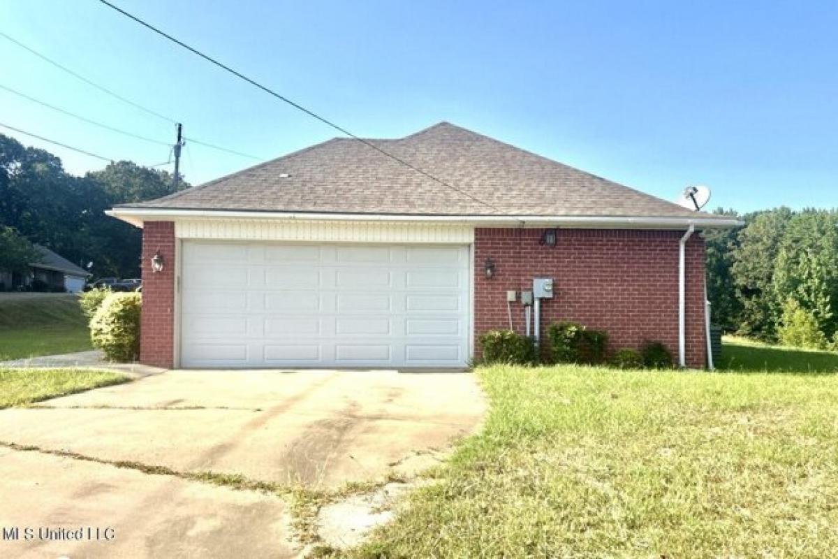 Picture of Home For Sale in Greenwood, Mississippi, United States