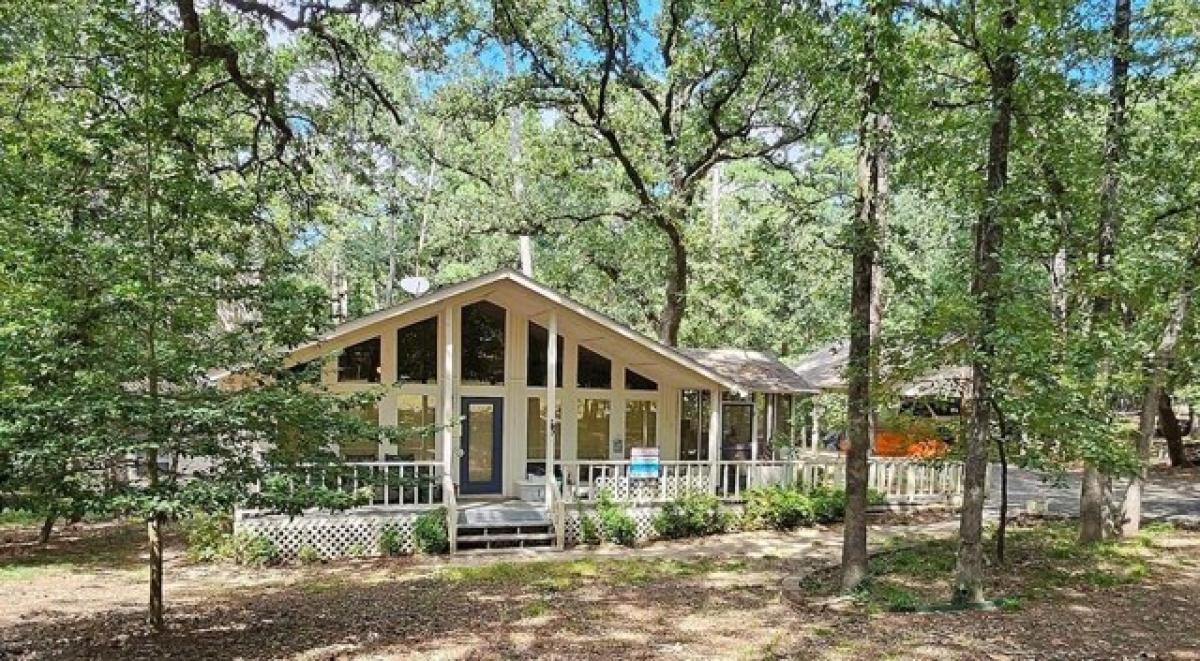 Picture of Home For Sale in Holly Lake Ranch, Texas, United States