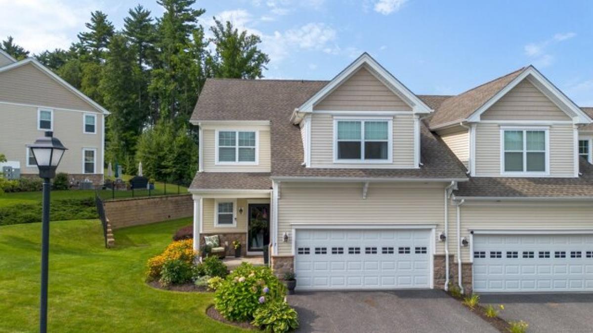 Picture of Home For Sale in Middlebury, Connecticut, United States