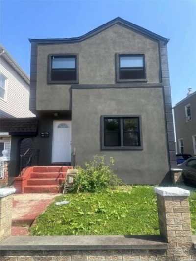 Home For Rent in Rosedale, New York