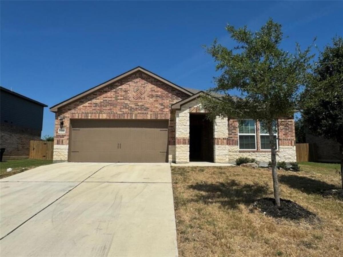 Picture of Home For Sale in Kyle, Texas, United States