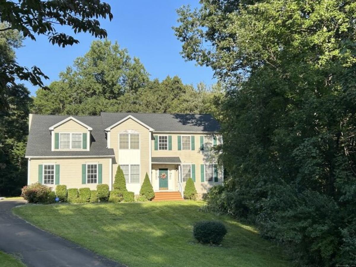 Picture of Home For Sale in Bethany, Connecticut, United States