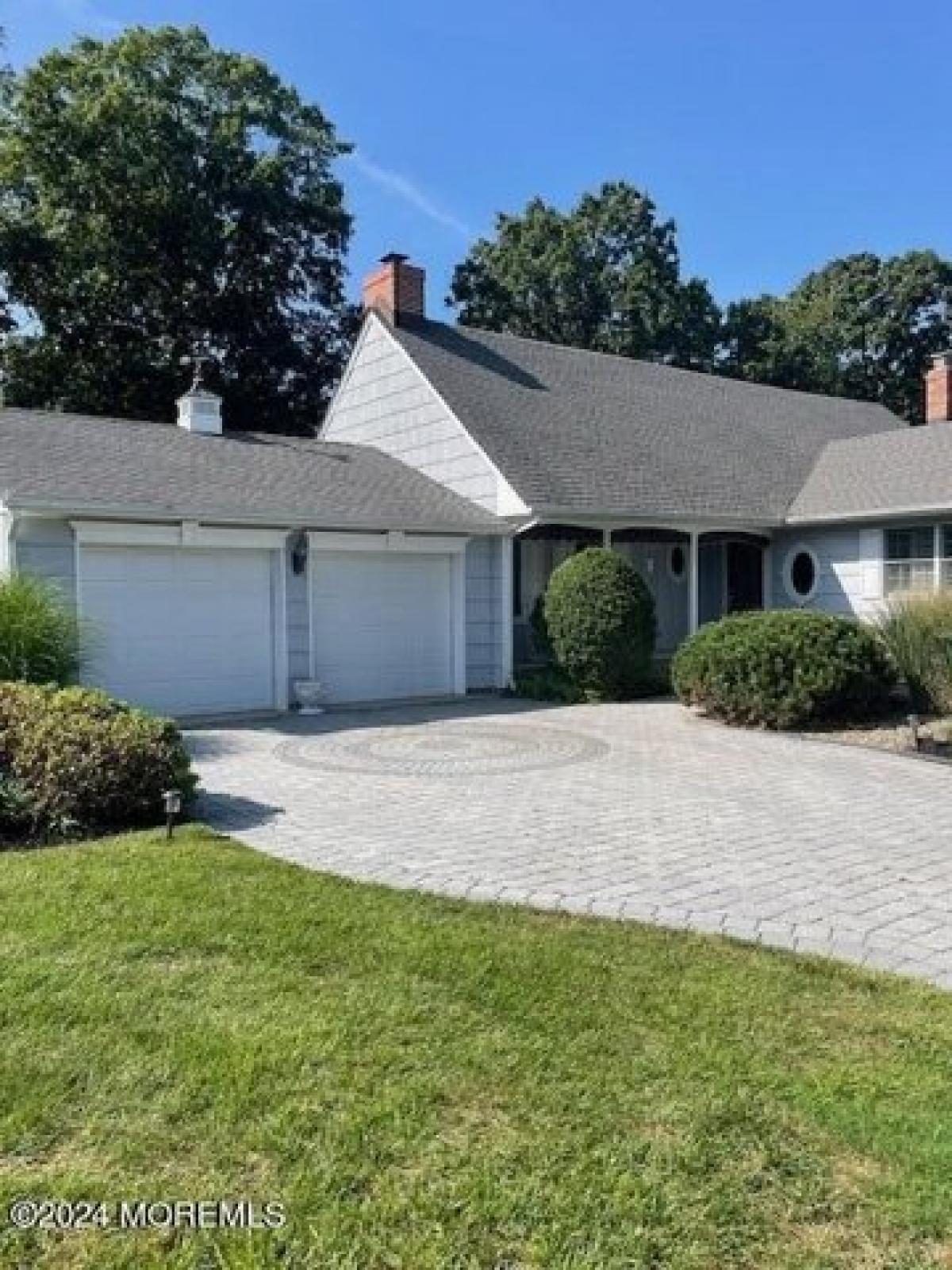 Picture of Home For Sale in West Long Branch, New Jersey, United States