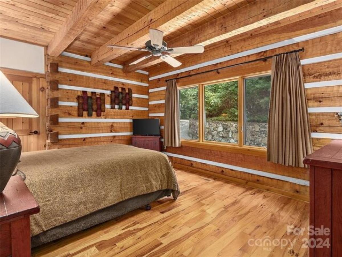 Picture of Home For Sale in Maggie Valley, North Carolina, United States