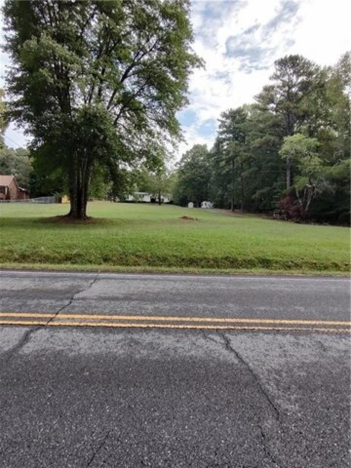 Picture of Residential Land For Sale in Suwanee, Georgia, United States