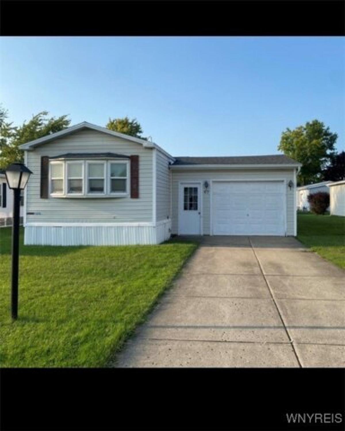 Picture of Home For Sale in Akron, New York, United States