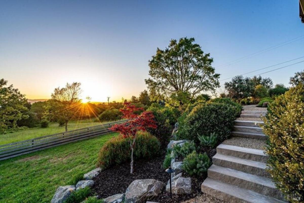 Picture of Home For Sale in Healdsburg, California, United States