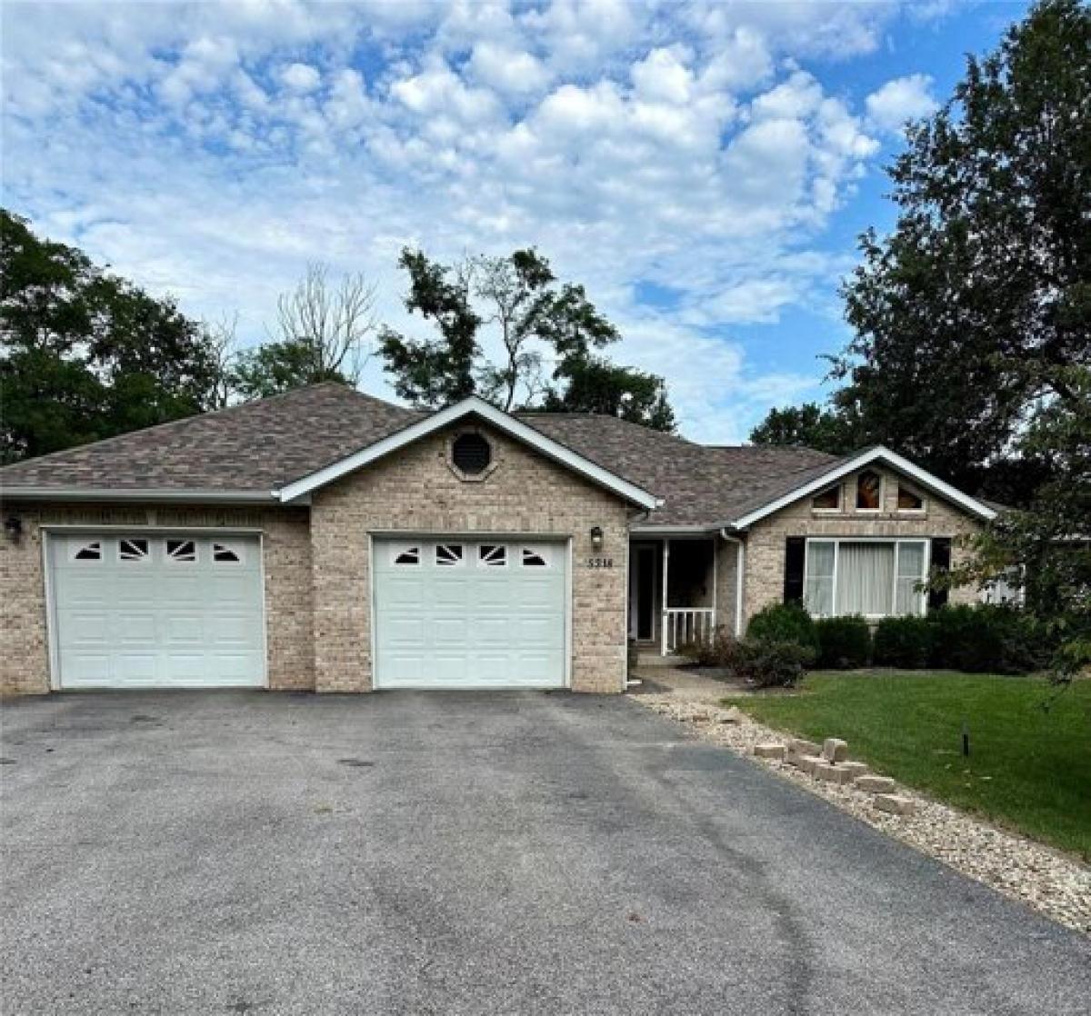 Picture of Home For Sale in Edwardsville, Illinois, United States