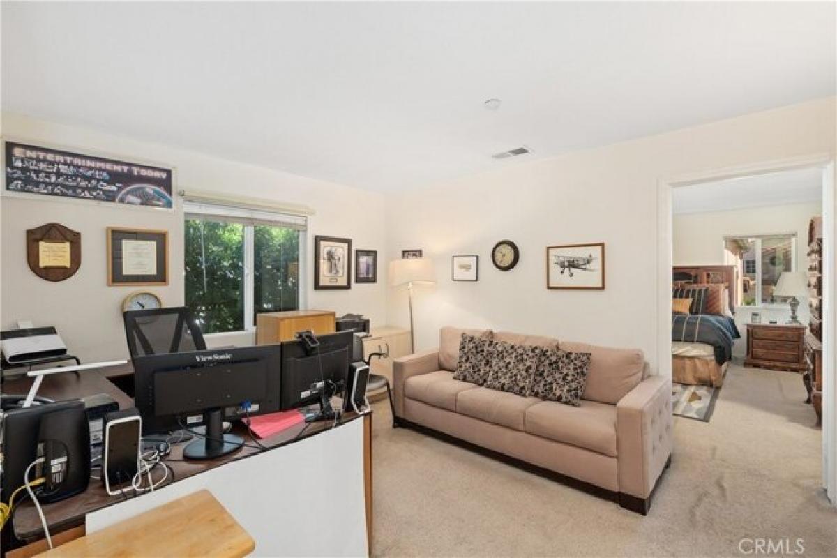 Picture of Home For Sale in North Hills, California, United States