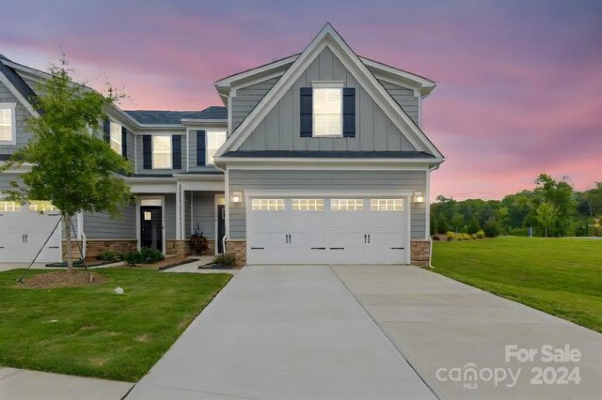 Picture of Home For Sale in Denver, North Carolina, United States