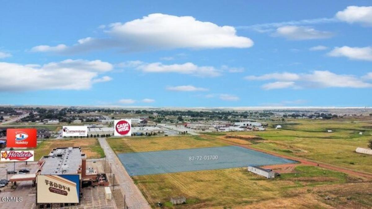 Picture of Residential Land For Sale in Watford City, North Dakota, United States