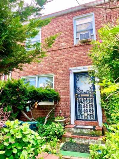 Home For Sale in Queens Village, New York