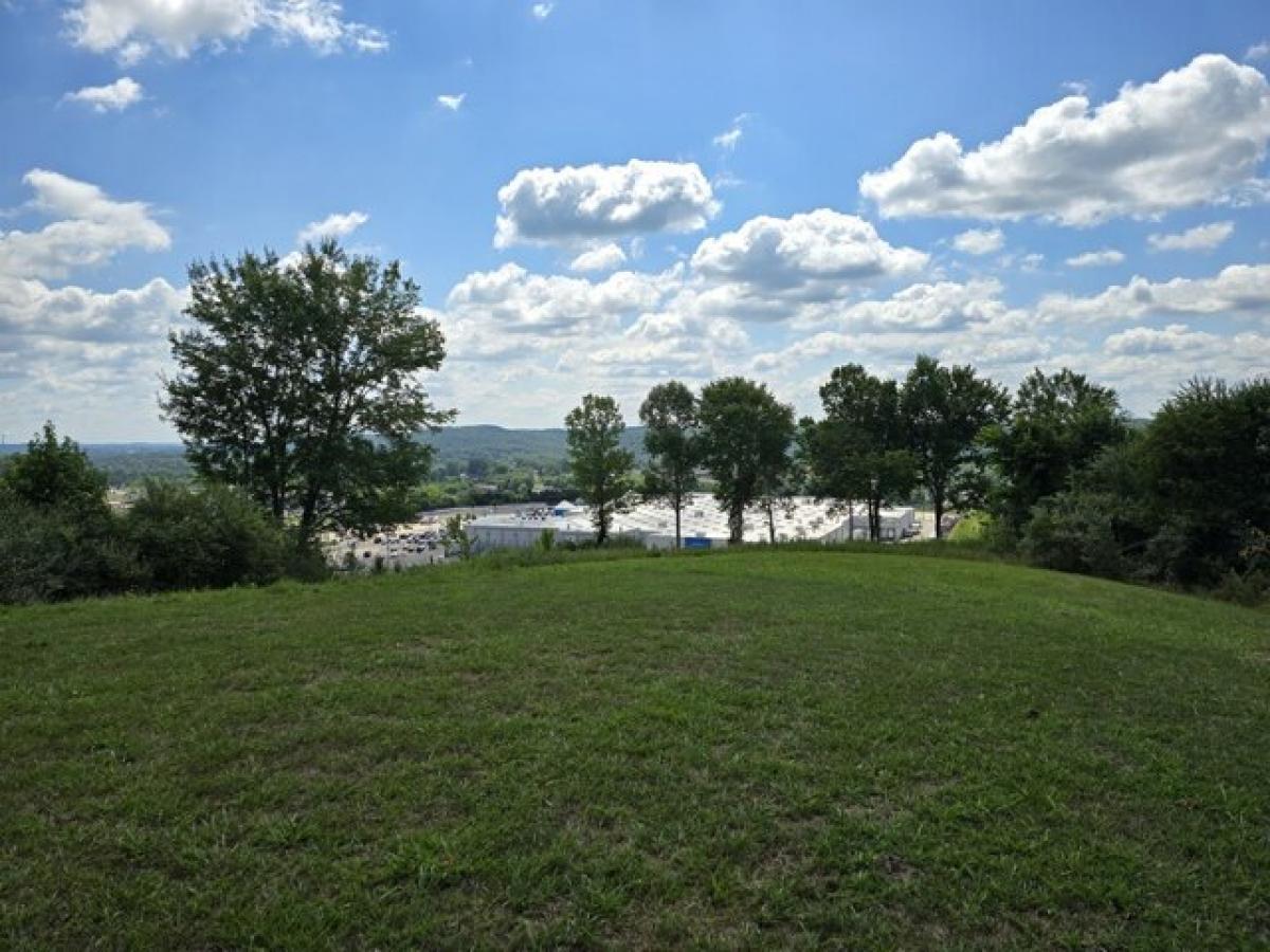 Picture of Residential Land For Sale in Hurricane, West Virginia, United States