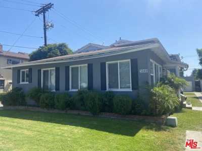 Home For Sale in Van Nuys, California