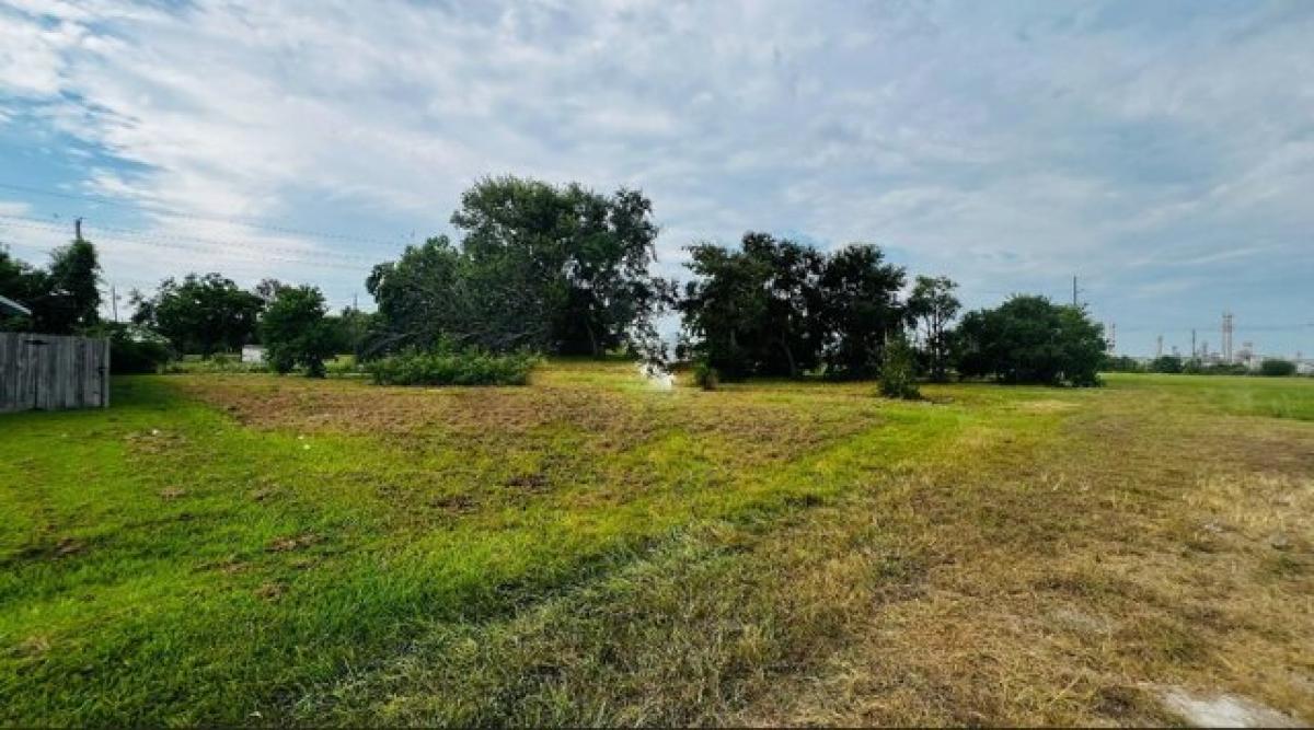 Picture of Residential Land For Sale in La Marque, Texas, United States