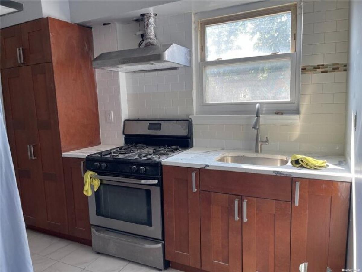 Picture of Home For Rent in Maspeth, New York, United States