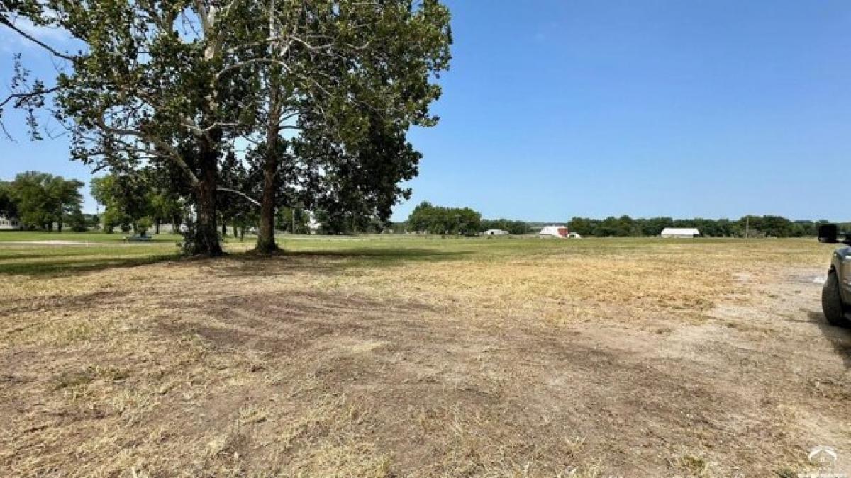 Picture of Residential Land For Sale in Tonganoxie, Kansas, United States