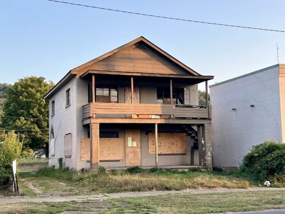 Picture of Home For Sale in Huntington, West Virginia, United States