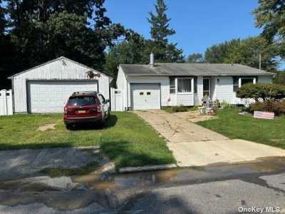 Home For Sale in Selden, New York