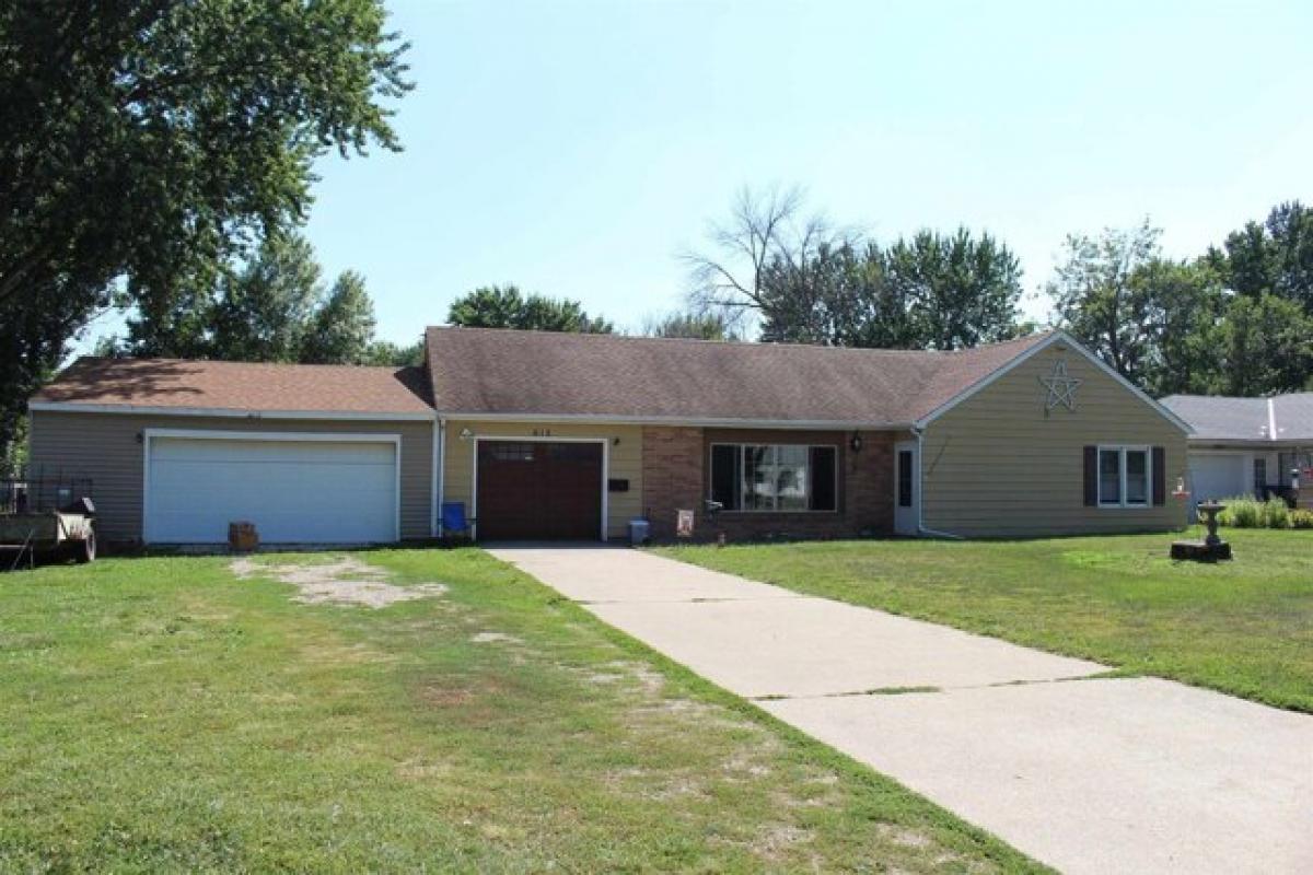 Picture of Home For Sale in Spencer, Iowa, United States