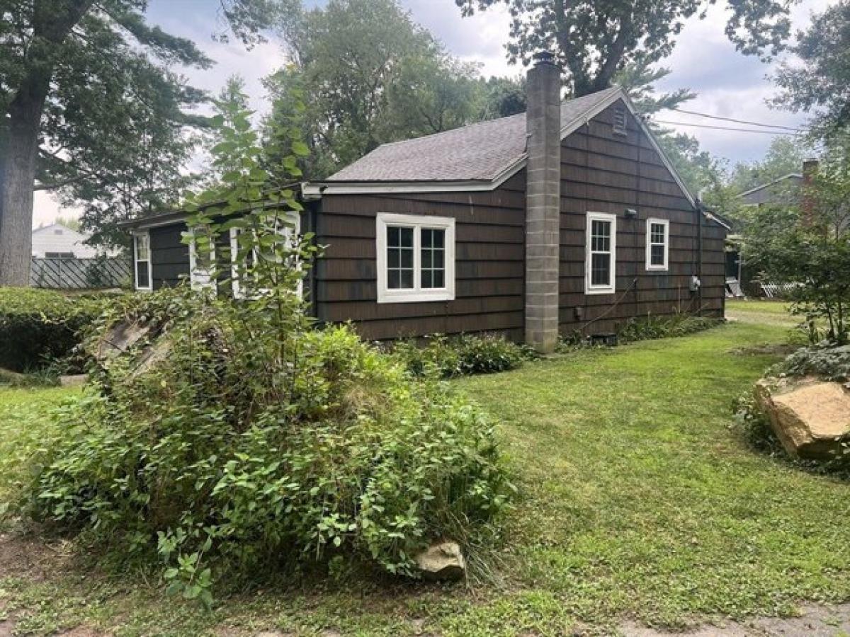 Picture of Home For Sale in Holbrook, Massachusetts, United States