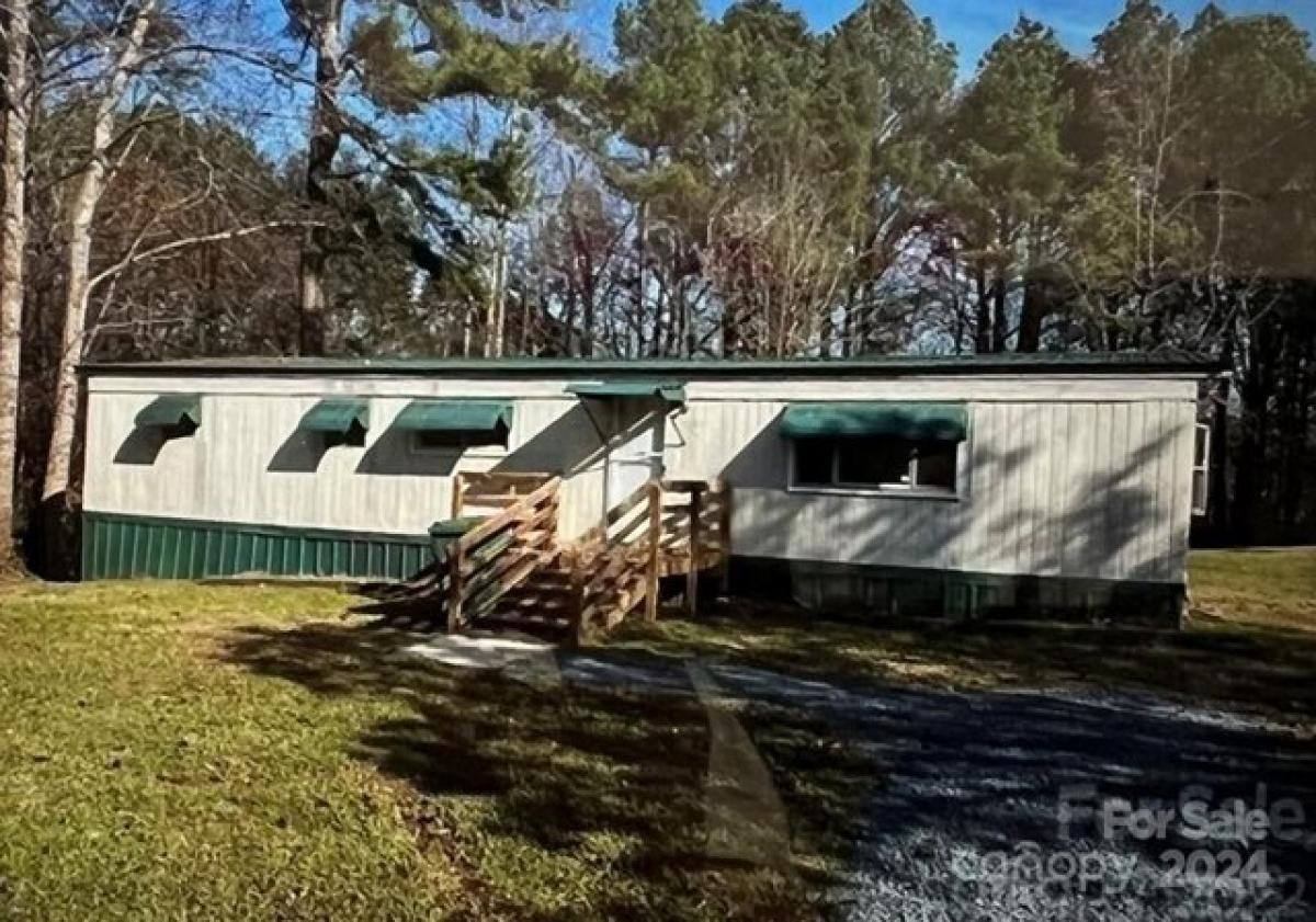 Picture of Home For Sale in Norwood, North Carolina, United States