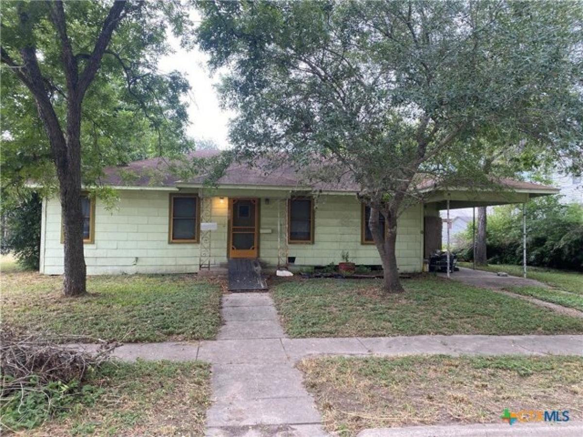 Picture of Home For Sale in Cuero, Texas, United States