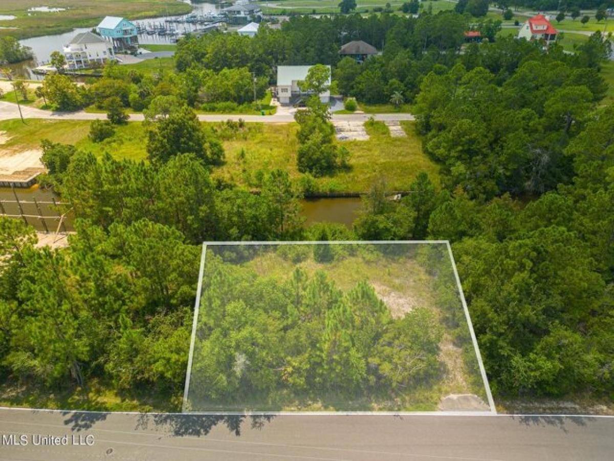 Picture of Residential Land For Sale in Diamondhead, Mississippi, United States