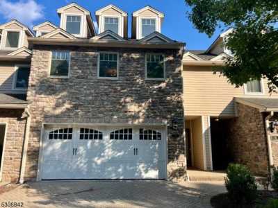 Home For Sale in Summit, New Jersey