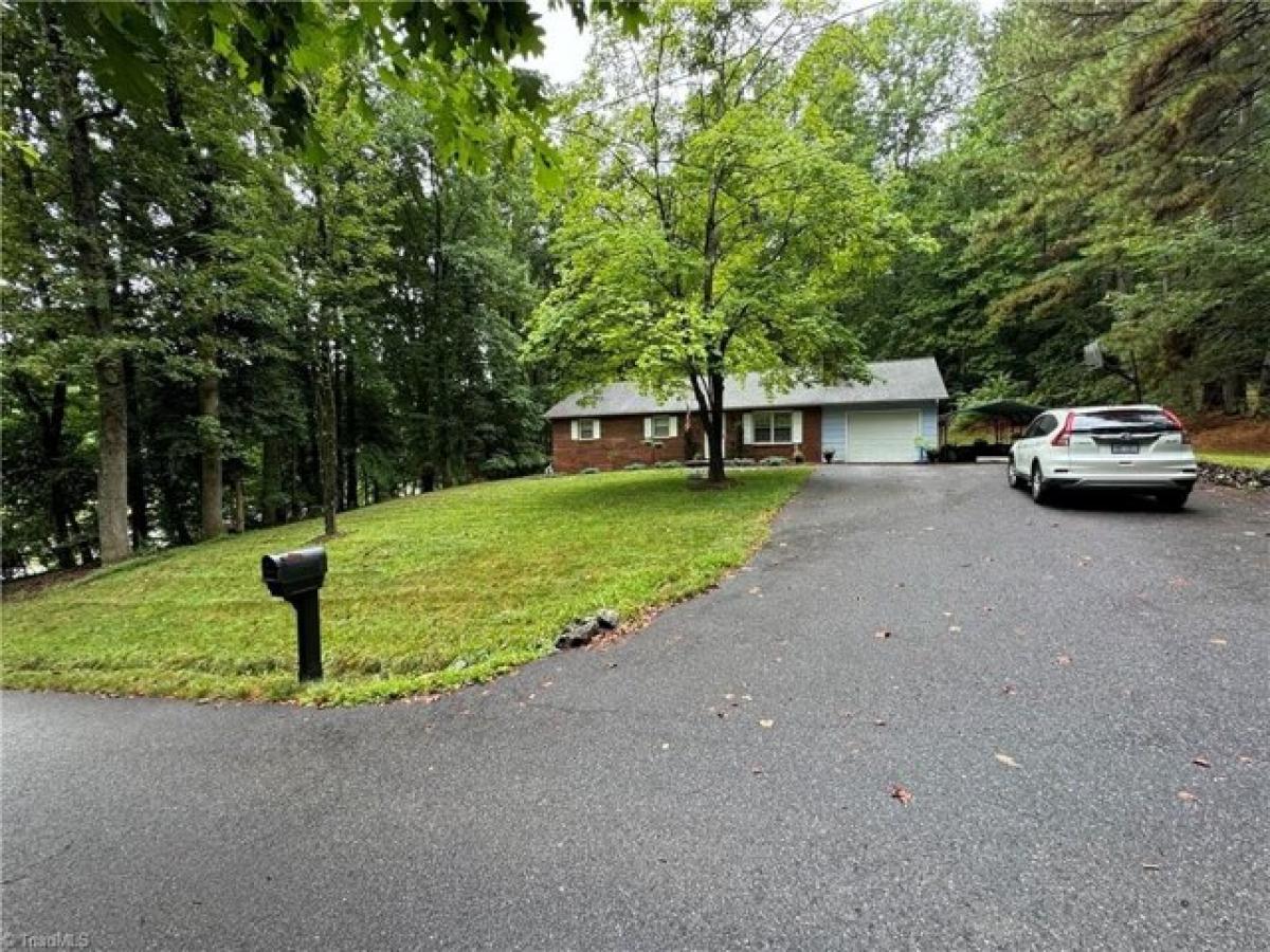 Picture of Home For Sale in Wilkesboro, North Carolina, United States