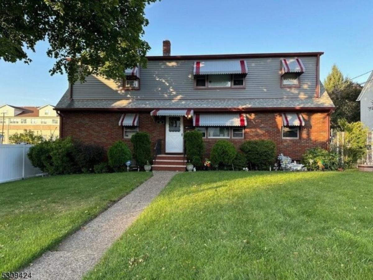 Picture of Home For Sale in Haledon, New Jersey, United States