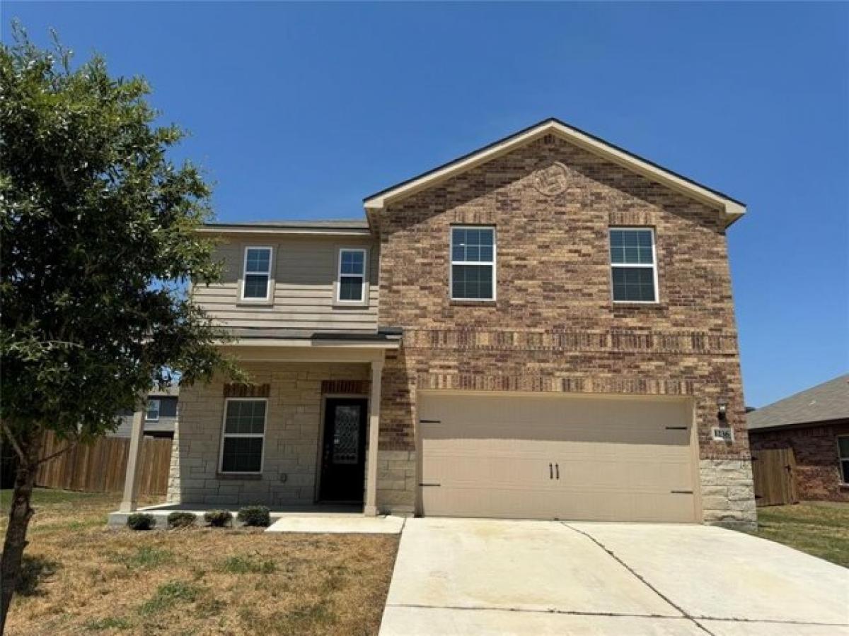 Picture of Home For Sale in Kyle, Texas, United States