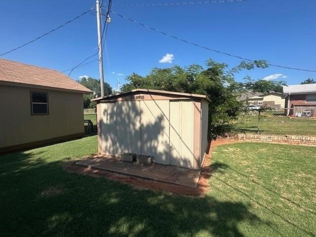 Picture of Home For Sale in Mustang, Oklahoma, United States