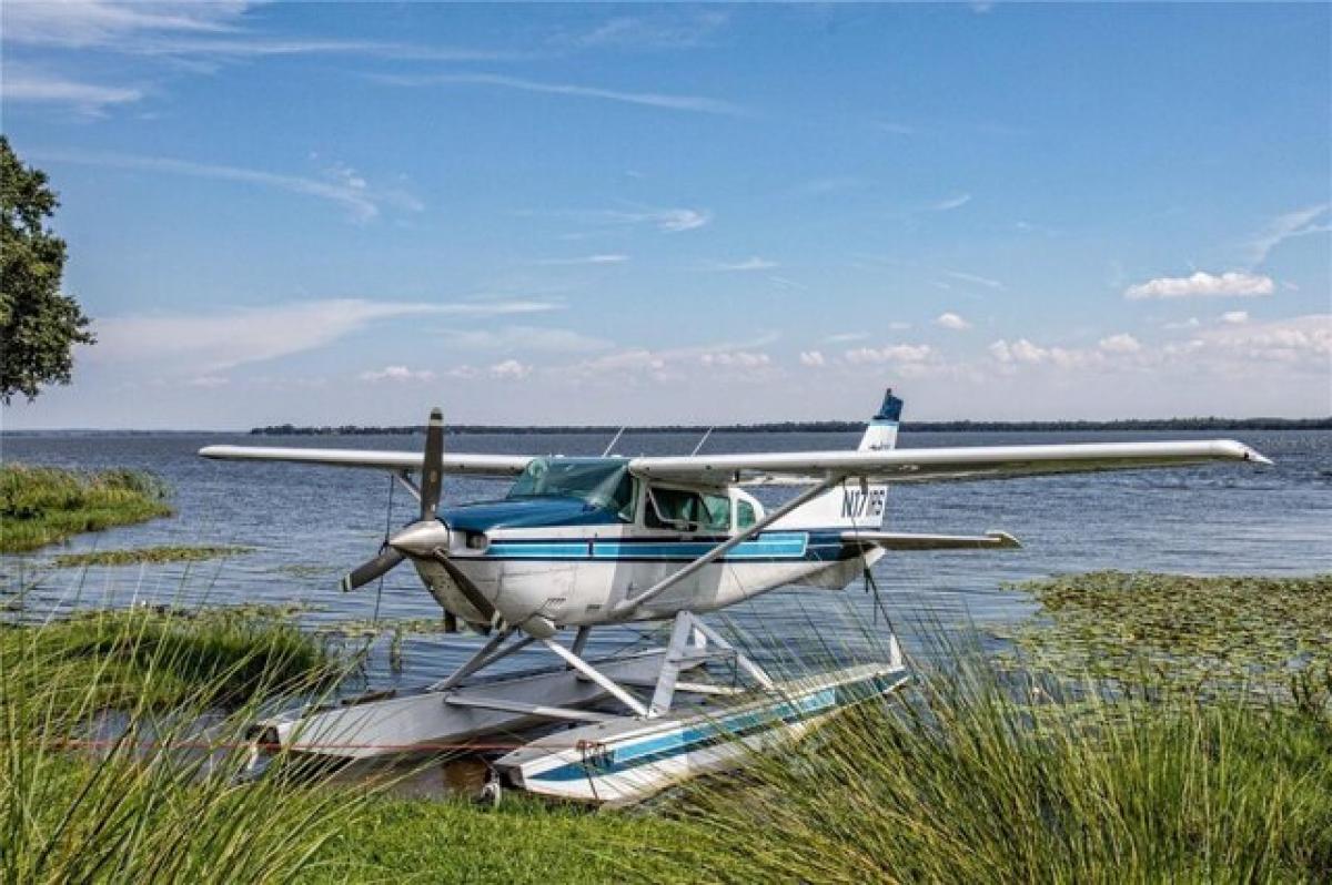 Picture of Home For Sale in Tavares, Florida, United States