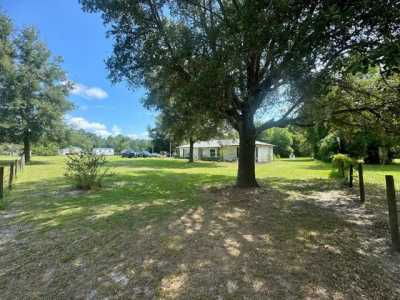 Home For Rent in Trenton, Florida