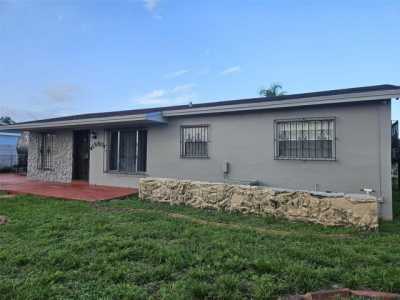 Home For Sale in Miami Gardens, Florida